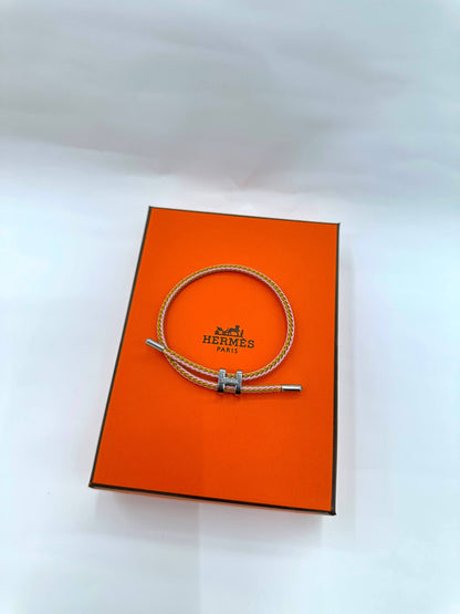 Hermes💫 

Hand band 

20 dhs🇦🇪🇦🇪

With black box 🎁

Zain263
♥️♥️♥️