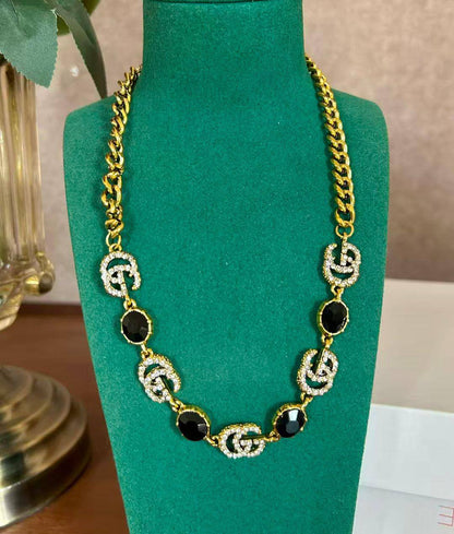 Necklace❤️‍🔥*
good quality 💯
With normal boxes 📦 
And paper bag 🛍️
35 dhs❣️

Zain216
♥️♥️♥️