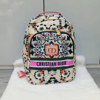 DIOR BACKPACK 
GOOD QUALITY 
55 dhs✅

Zain40
♥️♥️♥️