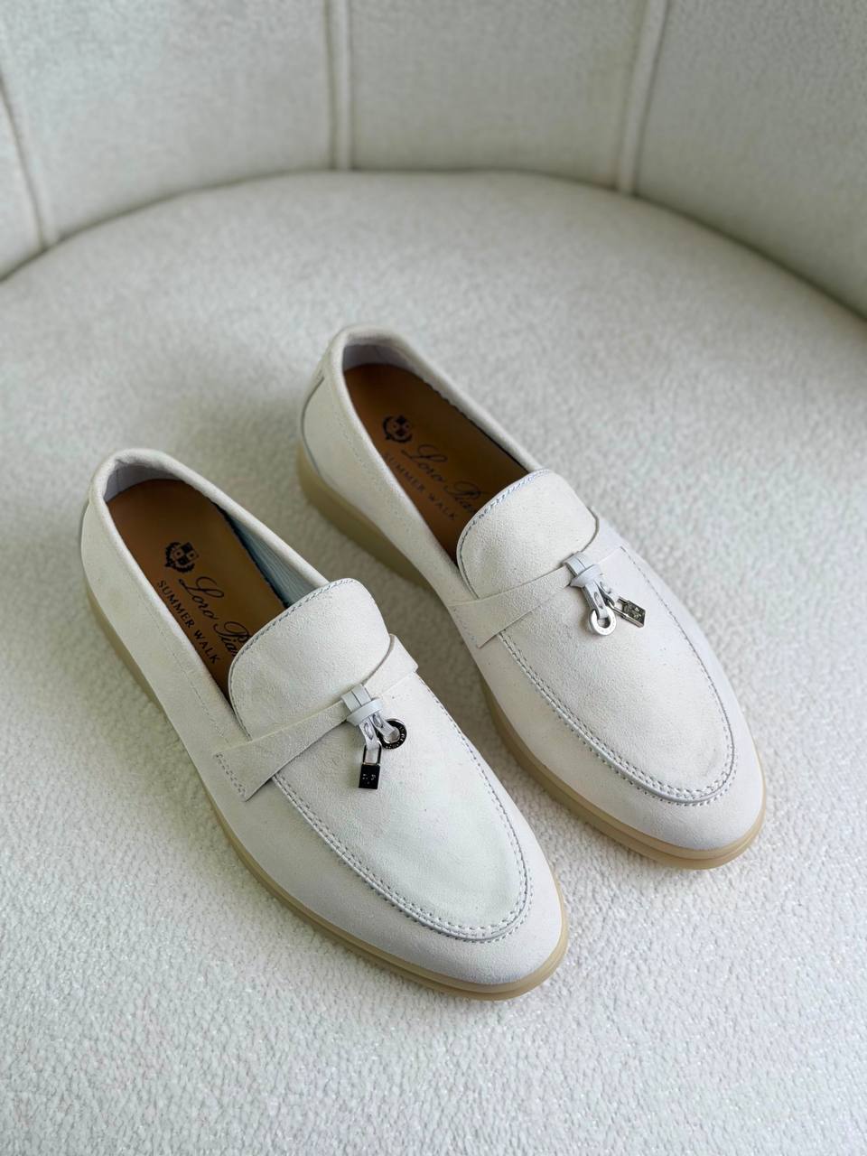 Loro Piana
Super *AAA* *+* Quality 💯 
With original packing🎁🎁
SIZE:36and41
Available now
450 dhs✅

Zain309
♥️♥️♥️
