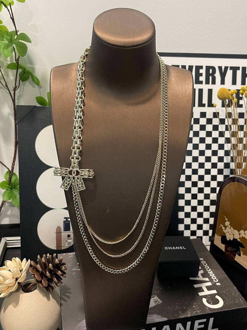 Necklace Chanel Master
140 dhs🪙💕

Zain89
♥️♥️♥️