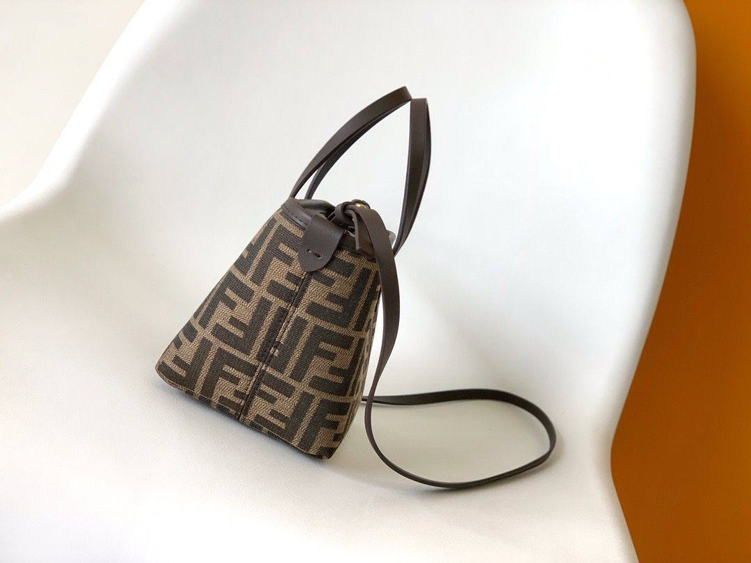 Fendi
Size :21.5cm


For Price 👇 WhatsApp✅
0568585901 
0507557372
0552275751 Owner Zain 👌


Zain325
♥️♥️♥️
