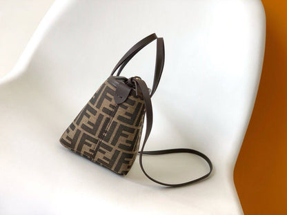 Fendi
Size :21.5cm


For Price 👇 WhatsApp✅
0568585901 
0507557372
0552275751 Owner Zain 👌


Zain325
♥️♥️♥️