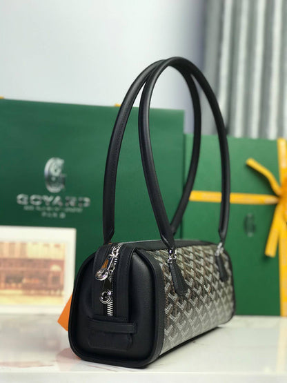 Goyard
model: Hardy PM

Color:Black & Tan

Material:Signature Goyardine canvas with leather trim

Design:Iconic chevron pattern
Handles:Long double leather handles

Style:Elegant, structured handbag suitable for everyday use

For Price 👇 WhatsApp✅
056858