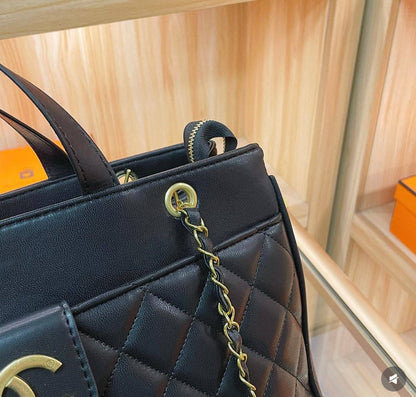 CHANEL 
COPY ONE 
170 dhs💓

Zain39
♥️♥️♥️