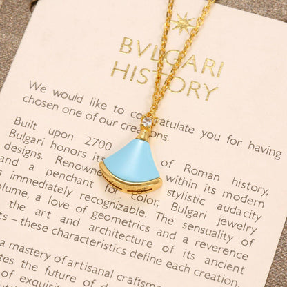 BVLGARI ❤️‍🔥*
Necklace 🍁
Master quality 💯
With normal boxes 📦 
50 dhs🇦🇪
With master box 🗃️ 
90 dhs🇦🇪

Zain216
♥️♥️♥️