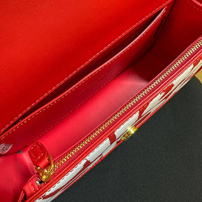 MISS DIOR 
HIGH QUALITY
 OFFER WITH BOX 
75 dhs🇦🇪🇦🇪

Zain295
♥️♥️♥️