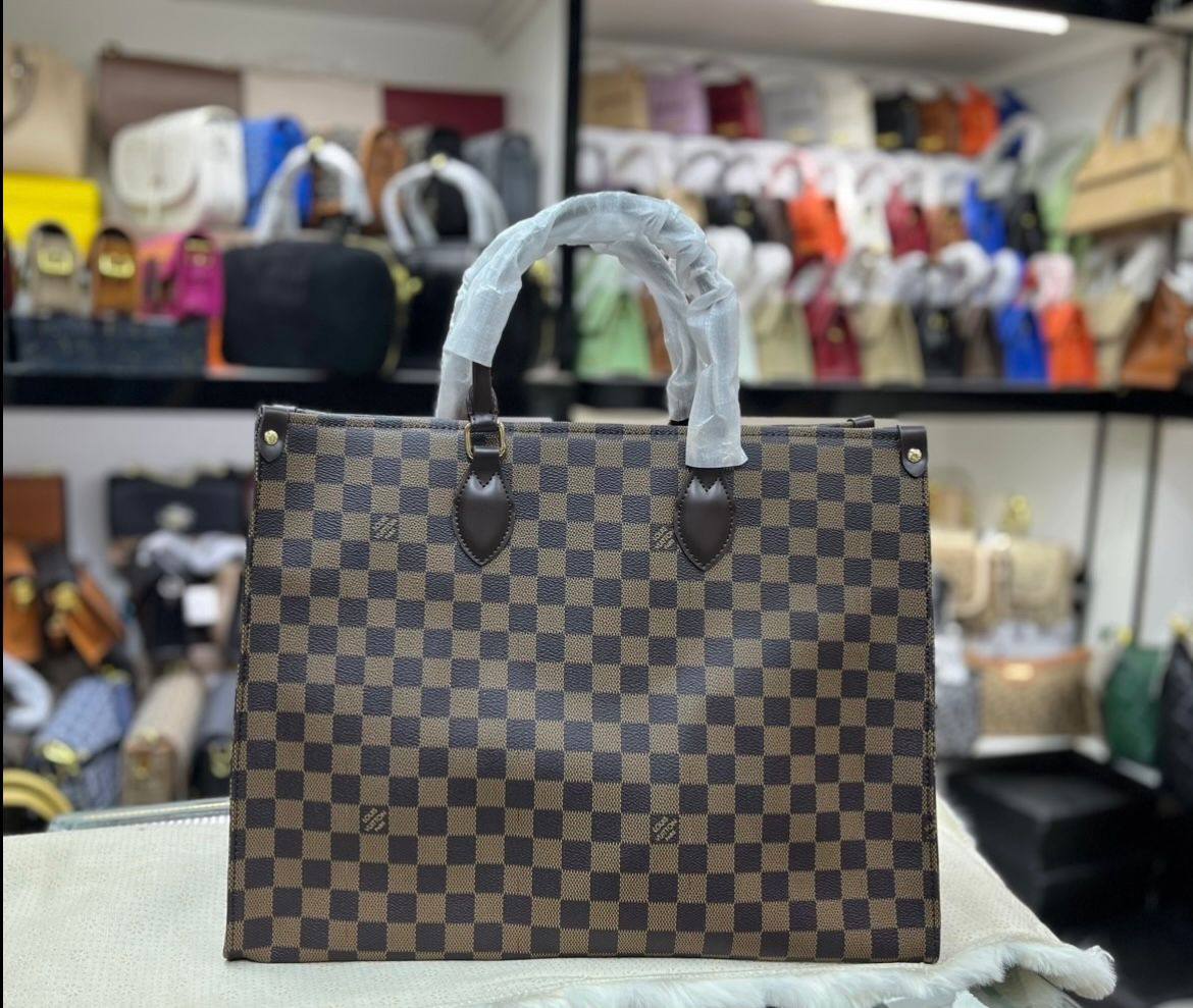 LV
120 dhs💛

Zain50
♥️♥️♥️
