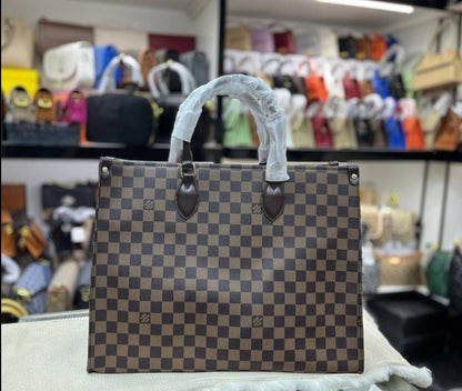 LV
120 dhs💛

Zain50
♥️♥️♥️