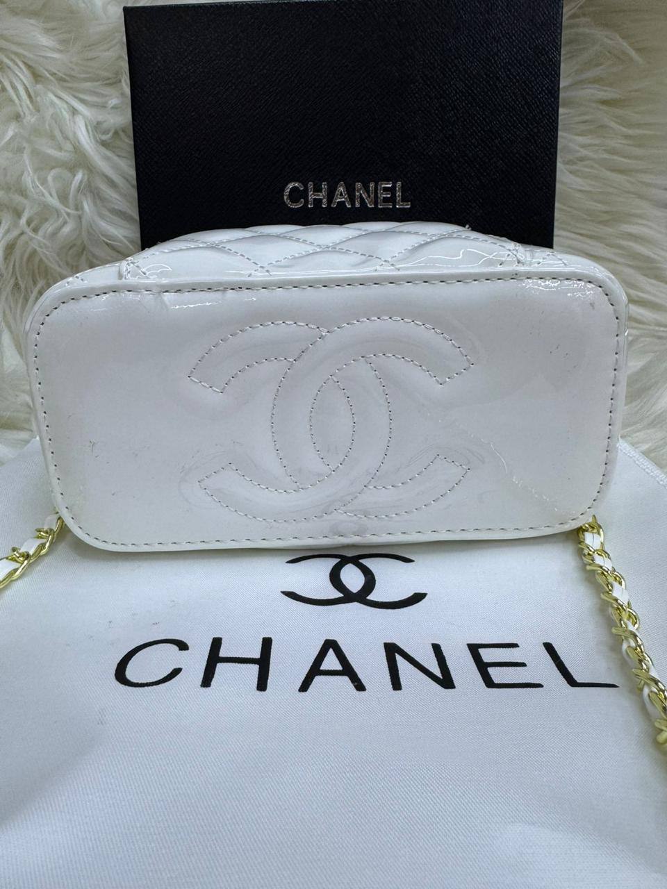 🌸 Chanel 24K
1⃣️ First quality +🎁
Size: 17.5 * 10 * 8 cm
85 dhs❤️
with box🎁

Zain115
♥️♥️♥️