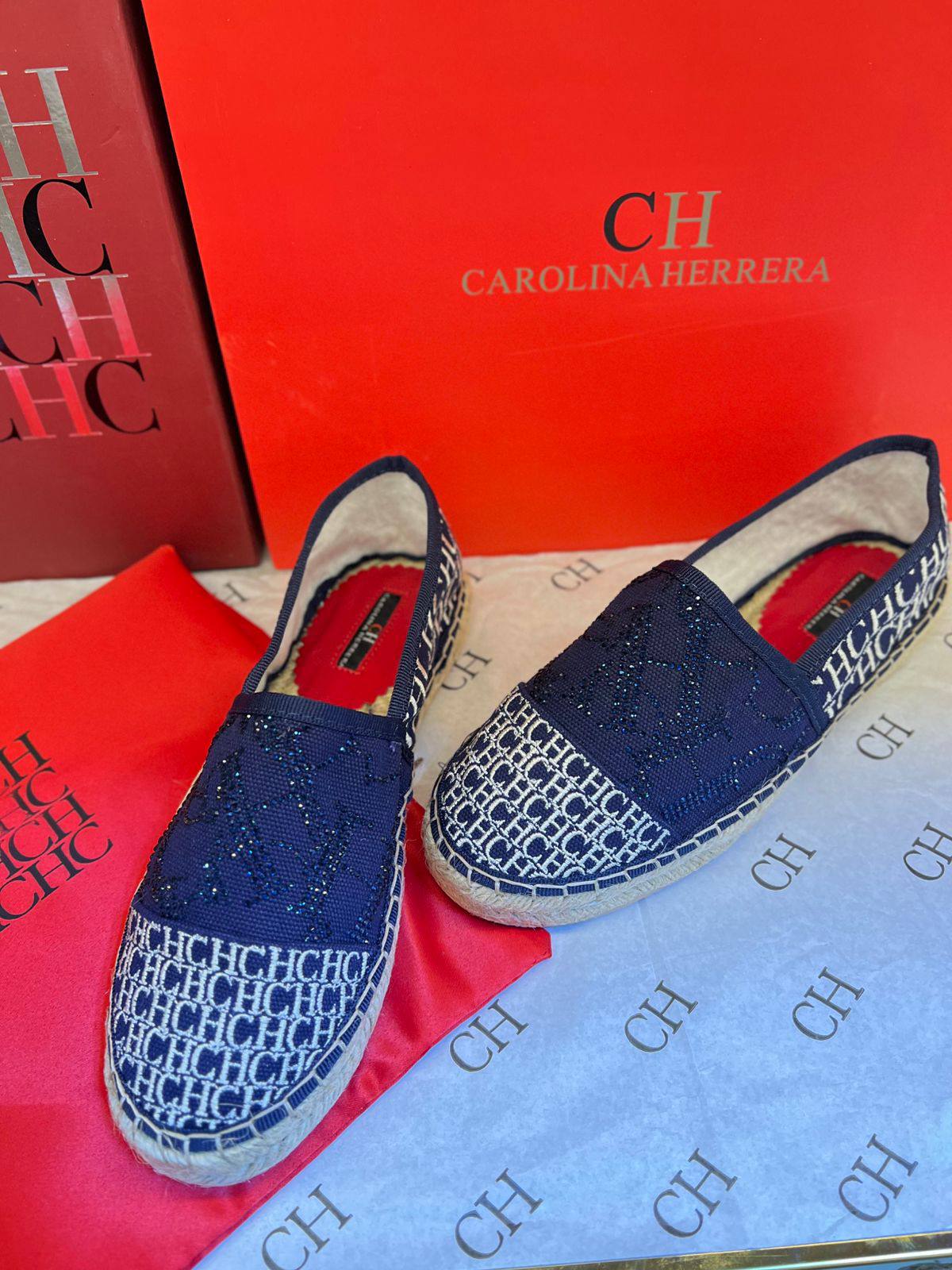 Chanel
140 dhs❤️
size 36-41 available

Zain88
♥️♥️♥️