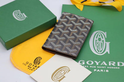 Goyard wallet 
55 dhs❣️

With box and paper bag
🎁🎁🎁

Zain33
♥️♥️♥️