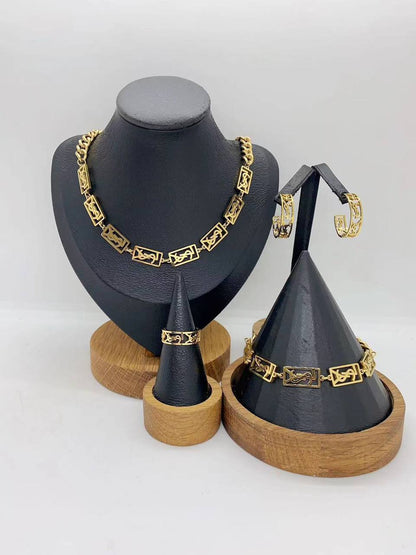 Stainless steel SET 💯*
Necklace ❤️‍🩹
Earring 🍁
Breslat ❣️
Ring 💍 free size
With normal boxes 📦 
And paper bag 🛍️
45 dhs🪙🌨️

Zain216
♥️♥️♥️