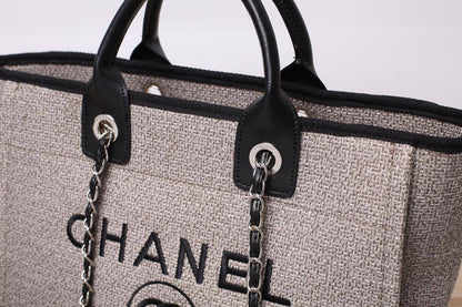 Chanel

100 DHS🇦🇪🇦🇪

 high quality 

42cm

Zain26
♥️♥️♥️