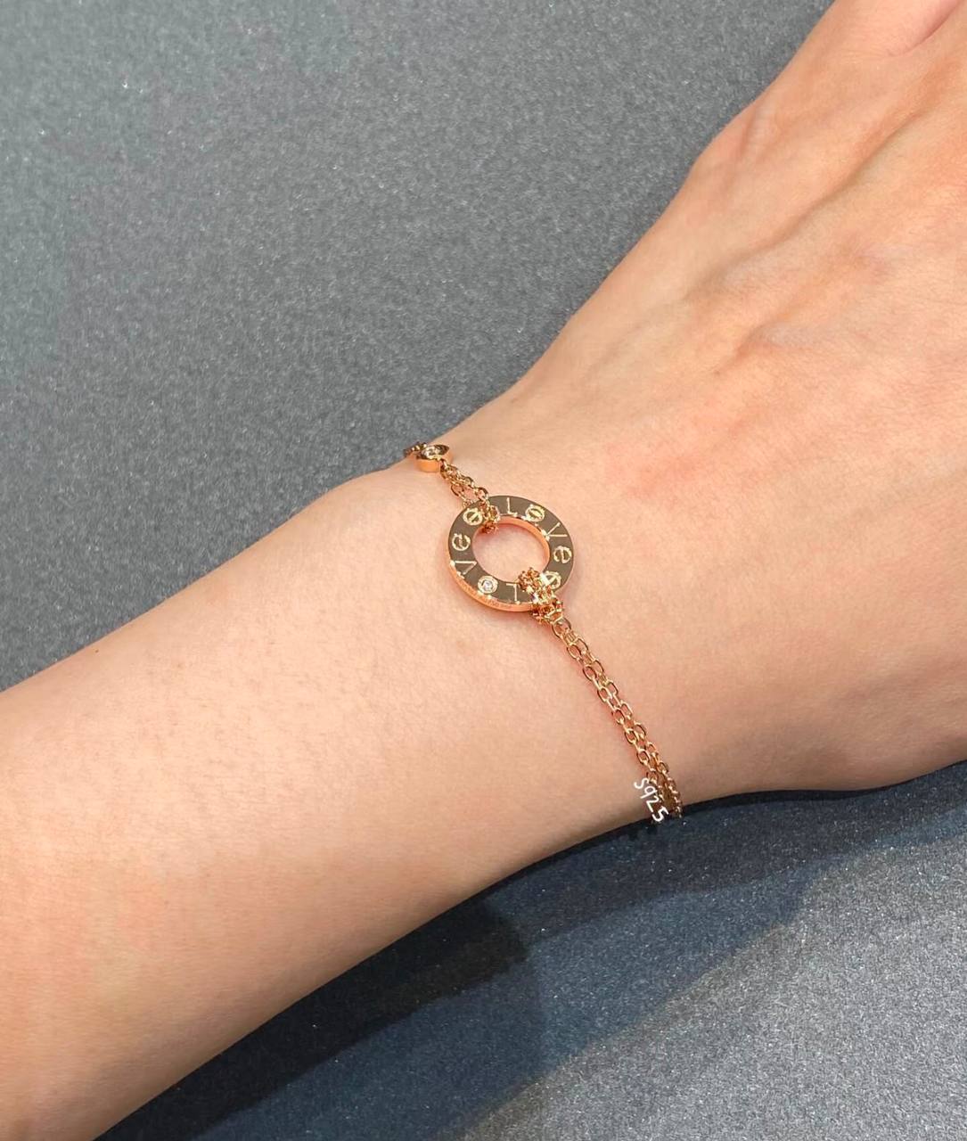 Cartier ❤️‍🔥
Bracelet ✨
Master quality 💯
With normal boxes 🗃️ 
105 DHS🇦🇪🇦🇪

With master box 📦 
130 DHS🇦🇪🇦🇪

Zain216
♥️♥️♥️