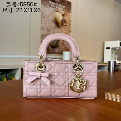 Dior
nice quality
130 dhs✅
withbox

Zain143
♥️♥️♥️