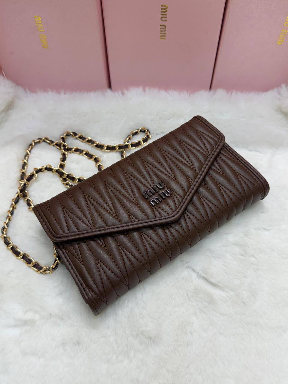 NEW CAME 
MIU MIU BAG
GOOD QUALITY 
45 dhs❣️

WITHBOX
🎁🎁🎁

SIZE- 20*12*3

Zain40
♥️♥️♥️