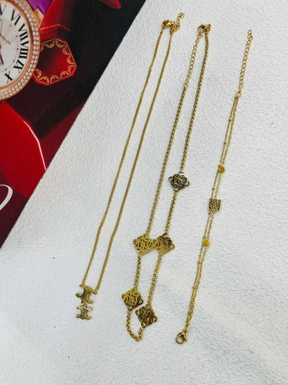 Stainless steel ❤️‍🔥*
Non tarnish 💯
ONE Piece 🦋
With black boxes 📦 
20 dhs💓
With normal boxes 🗃️ 
And paper bag 🛍️
30 dhs💓

Zain216
♥️♥️♥️