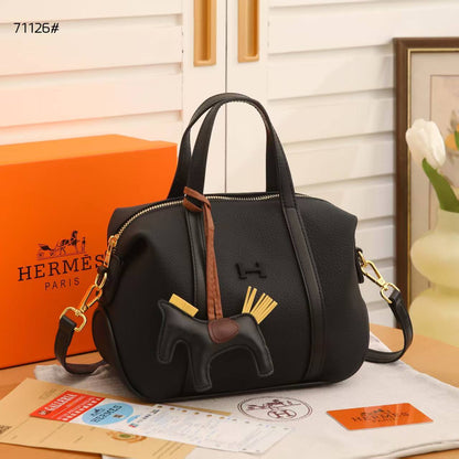 Hermes 
120 dhs🇦🇪🇦🇪 
with box

Zain235
♥️♥️♥️