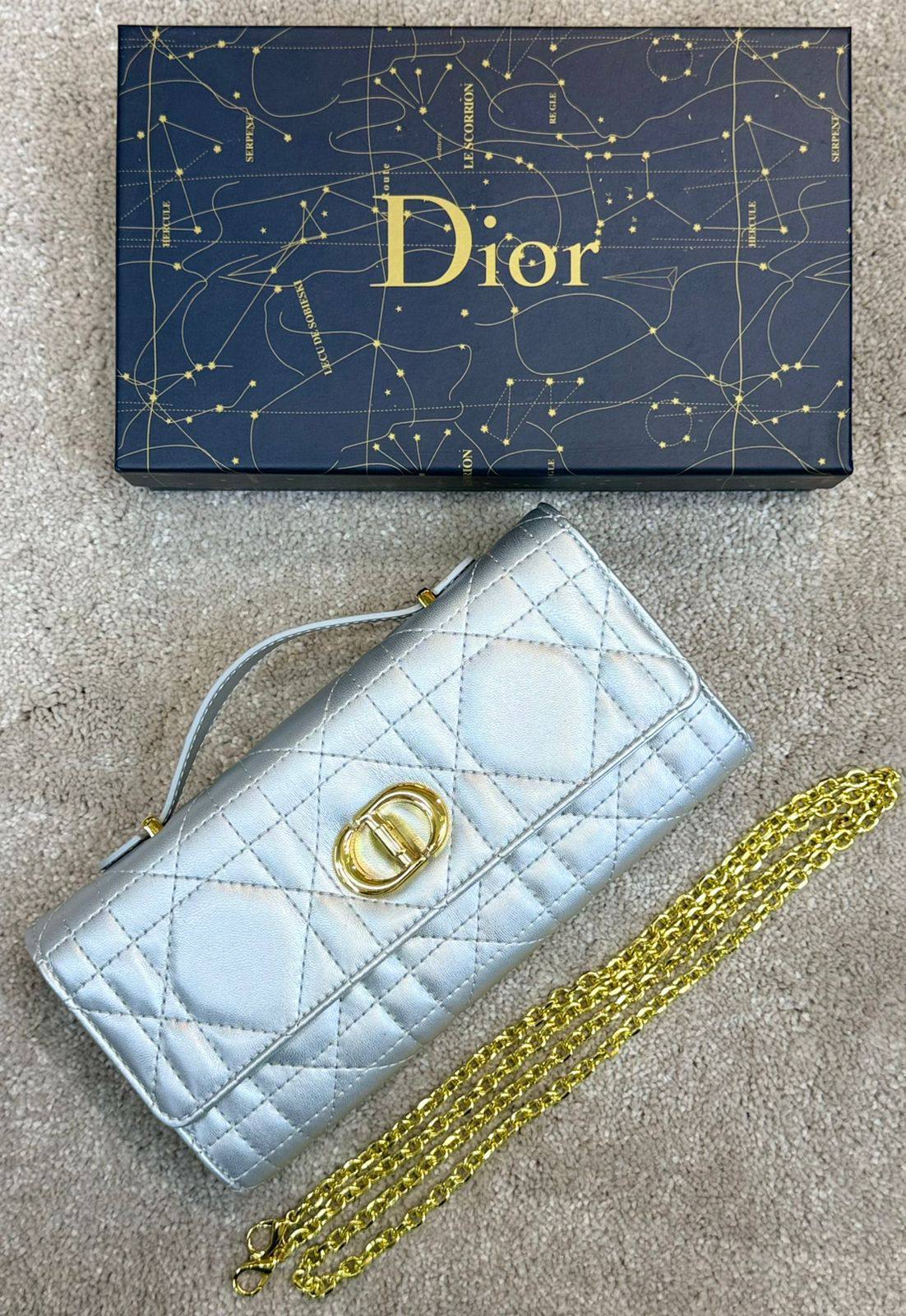 DIOR 
GOOD QUALITY 🔥
90 DHS💓

WITH BOX 📦
🎁🎁🎁

Zain28
♥️♥️♥️