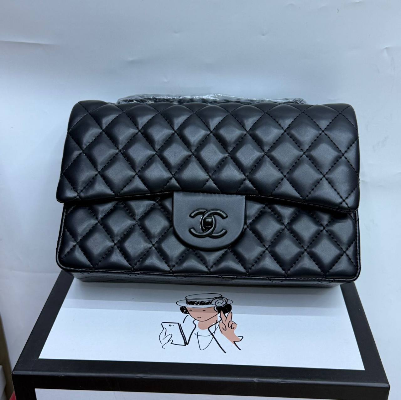 Chanel 
New arrival 
Size 25cm
110 dhs💓
With box 📦

Zain70
♥️♥️♥️