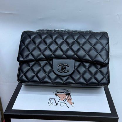 Chanel 
New arrival 
Size 25cm
110 dhs💓
With box 📦

Zain70
♥️♥️♥️