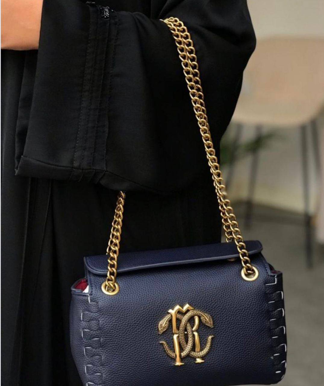 Aigner
110 dhs🪙🌨️
SIZE：20×13×10CM

Good quality

 with box
🎁🎁🎁

Zain35
♥️♥️♥️