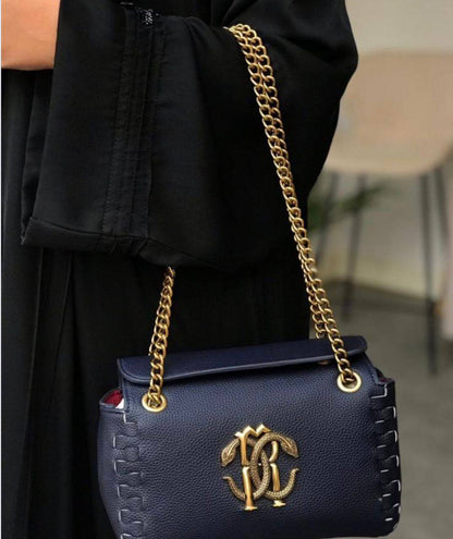 Aigner
110 dhs🪙🌨️
SIZE：20×13×10CM

Good quality

 with box
🎁🎁🎁

Zain35
♥️♥️♥️