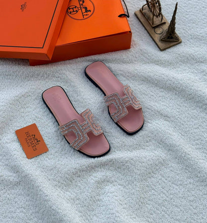 New. Herems

  Size  .  36.  to 41

100 dhs🌺

Zain80
♥️♥️♥️