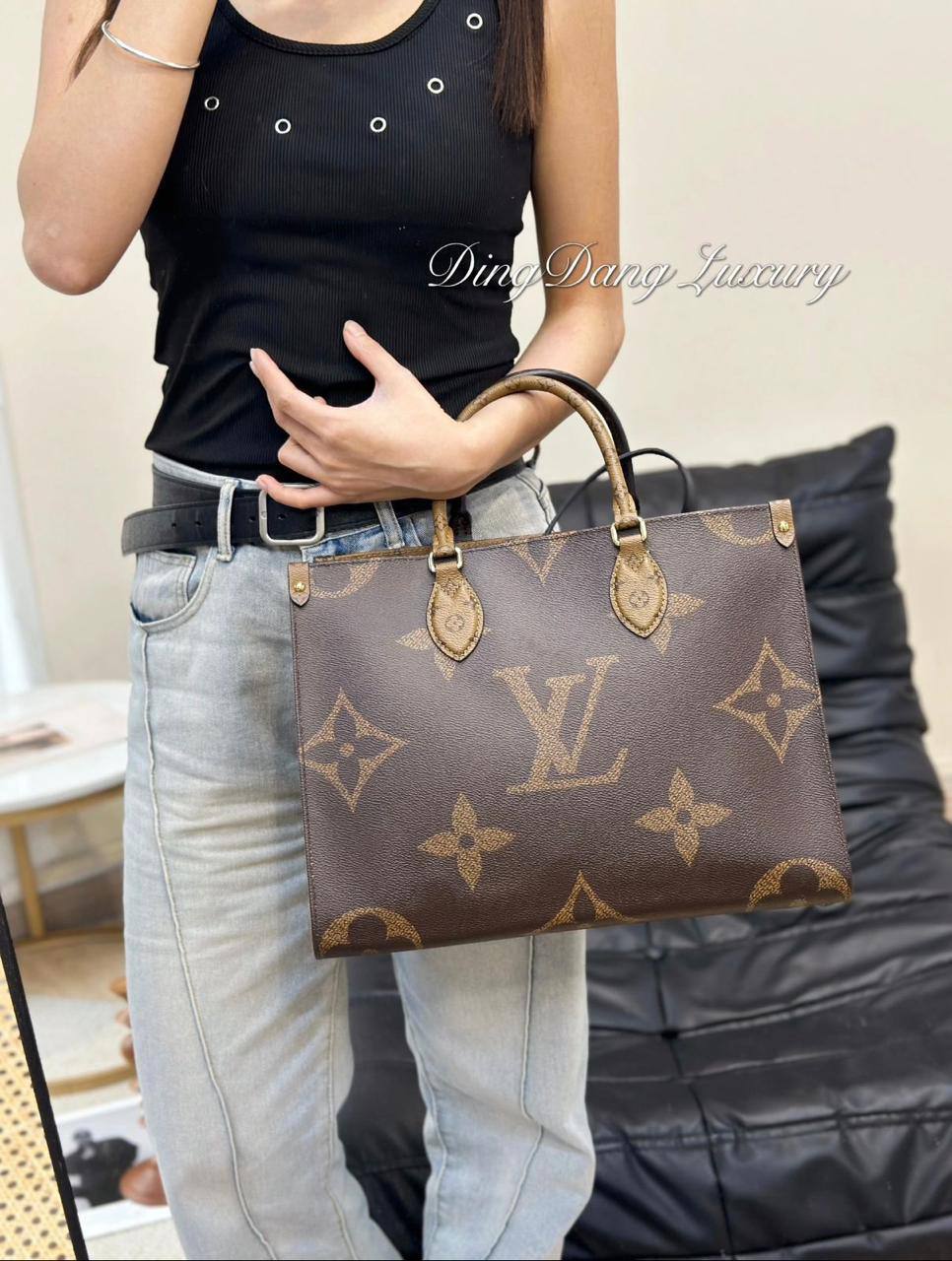 LV
ONTHEGO GOOD QUALITY MEDUIM SIZE NEW CAME 
100 dhs🇦🇪🇦🇪

Zain295
♥️♥️♥️