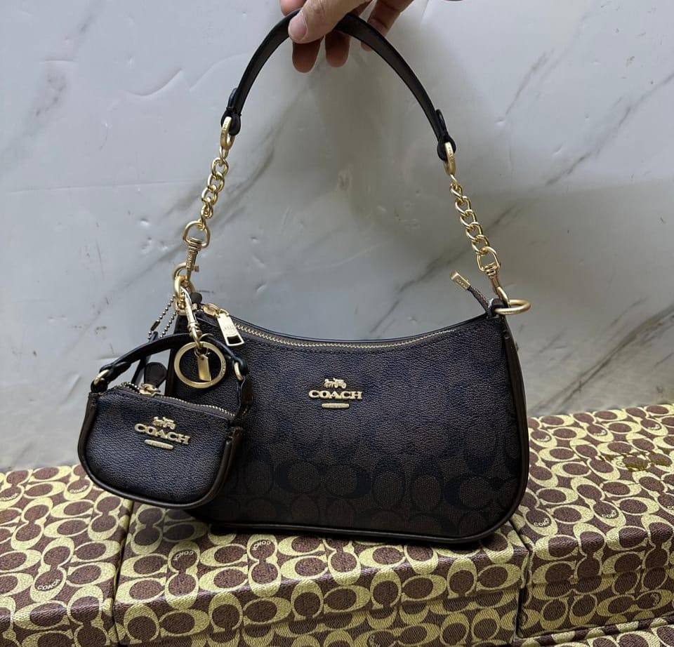 Coach

with box
🎁🎁🎁

95 dhs🪙🌨️

Zain143
♥️♥️♥️