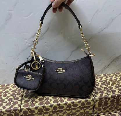 Coach

with box
🎁🎁🎁

95 dhs🪙🌨️

Zain143
♥️♥️♥️