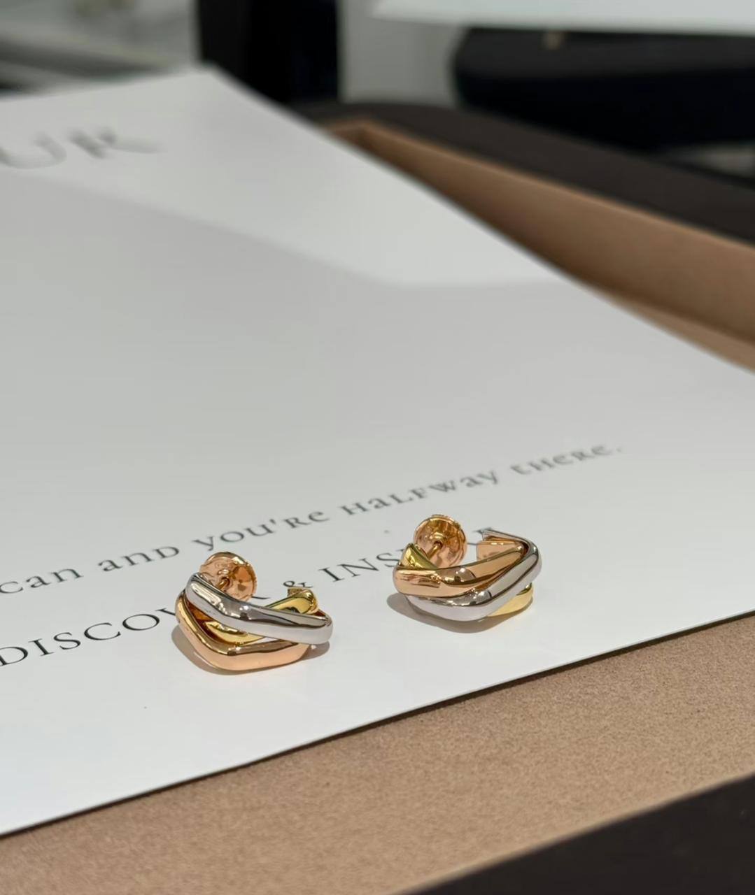 cartier🦋*
Necklace ❤️‍🔥
Earring❣️
Master quality 💯
With normal boxes 📦 
95 dhs🪙🖤
With master box 🗃️ 
120 dhs🪙🖤

Zain216
♥️♥️♥️