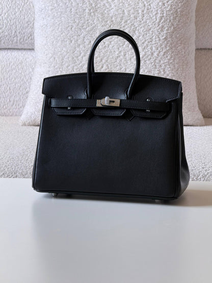 Hermes
Birkin 25cm💥Master quality ✅with box📦
610 dhs❣️

Zain52
♥️♥️♥️