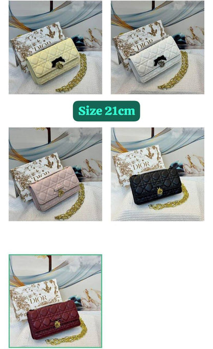 Dior
Good quality 

with box 
🎁🎁🎁

120 dhs✅

Zain186
♥️♥️♥️