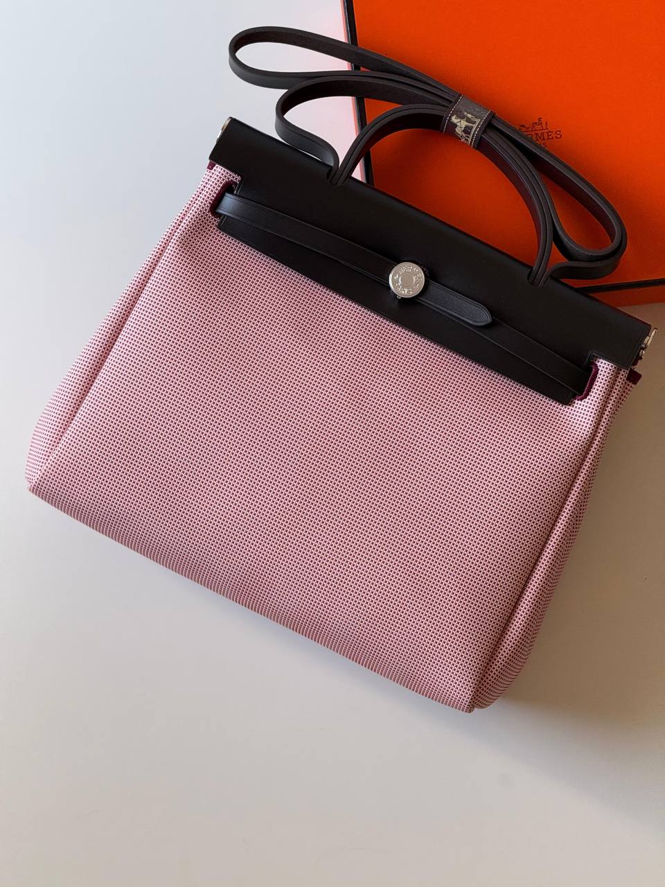 Hermes
 Herbag 31cm💥Master quality ✅with box📦
610 dhs💓

Zain52
♥️♥️♥️