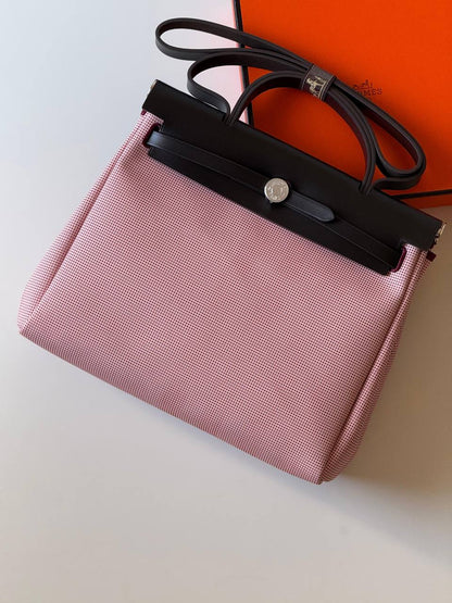 Hermes
 Herbag 31cm💥Master quality ✅with box📦
610 dhs💓

Zain52
♥️♥️♥️