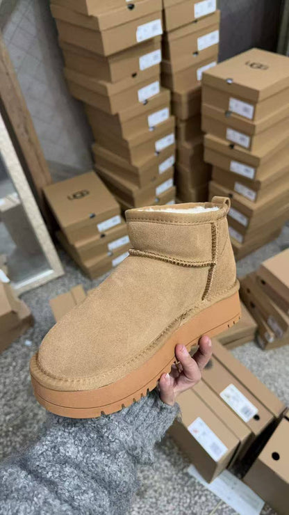 UGG
Size 36-41，
120 dhs❣️

Zain145
♥️♥️♥️