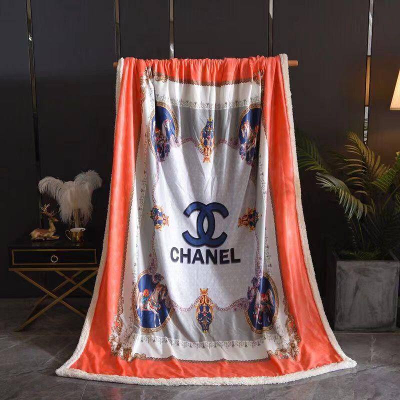Master 
Blanket 
King size 
230/200
90 dhs✅

Zain99
♥️♥️♥️