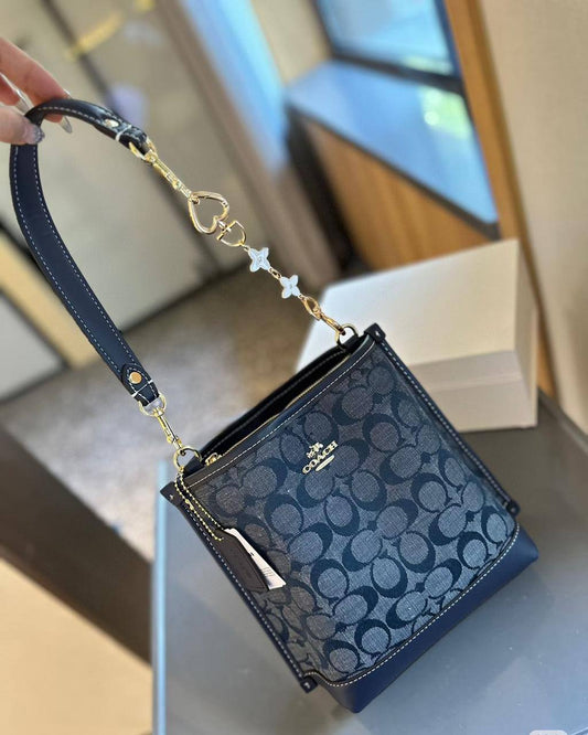 💗 Coach Tabby
1️⃣ First quality +🎁
Size : 21 * 16 cm
90 dhs✅
with box 🎁

Zain115
♥️♥️♥️