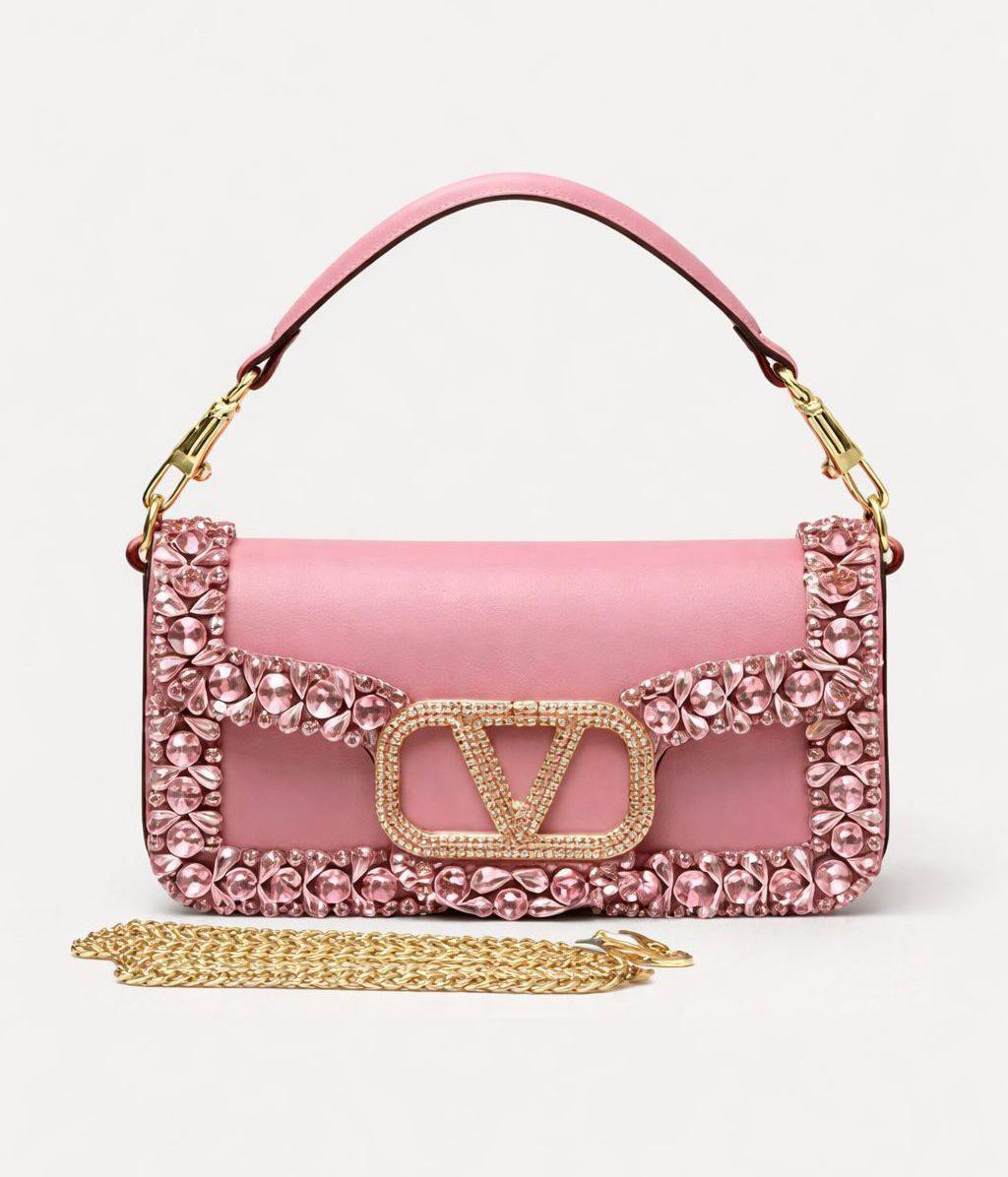 VALENTINO 
COPY ONE NEW CAME
 WITH BOX 
🎁🎁🎁

210 dhs✅
Size:25cm

Zain39
♥️♥️♥️