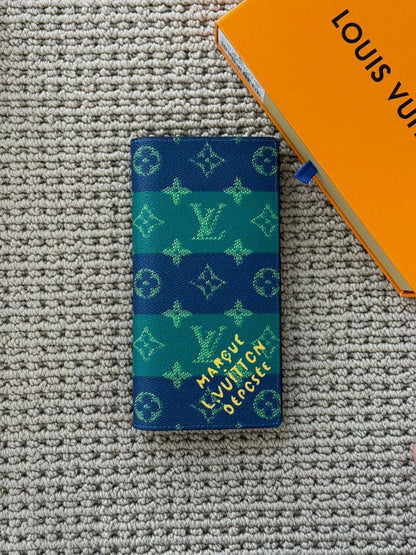 LV
*New Long wallet* 
*Master quality*
230 dhs💓

Zain179
♥️♥️♥️