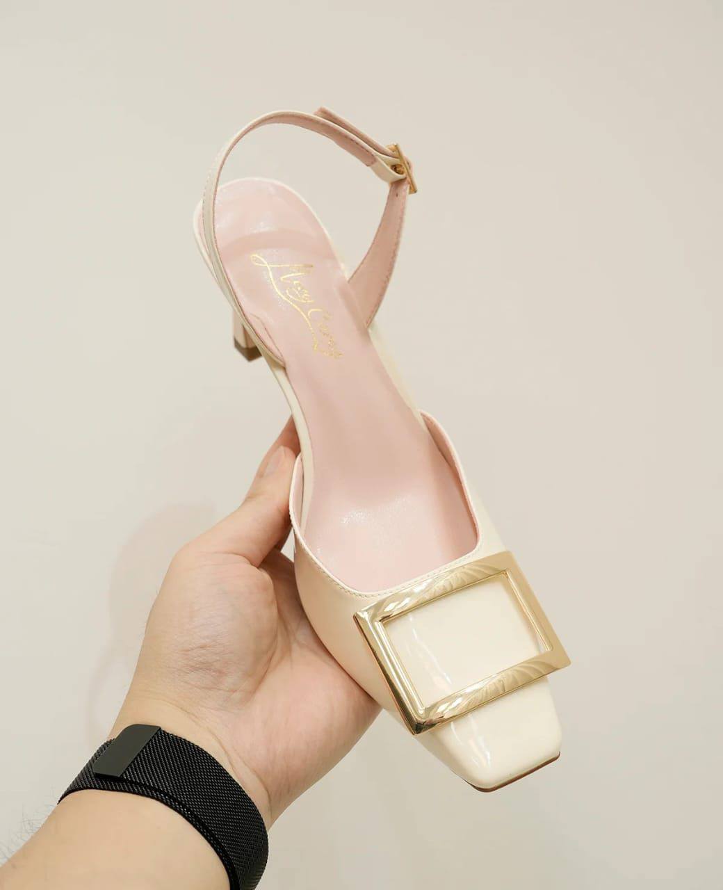 ROGER VIVIER 
HEEL 
GOOD QUALITY 
110 dhs🪙💚
Size 36 TO 41

Zain40
♥️♥️♥️