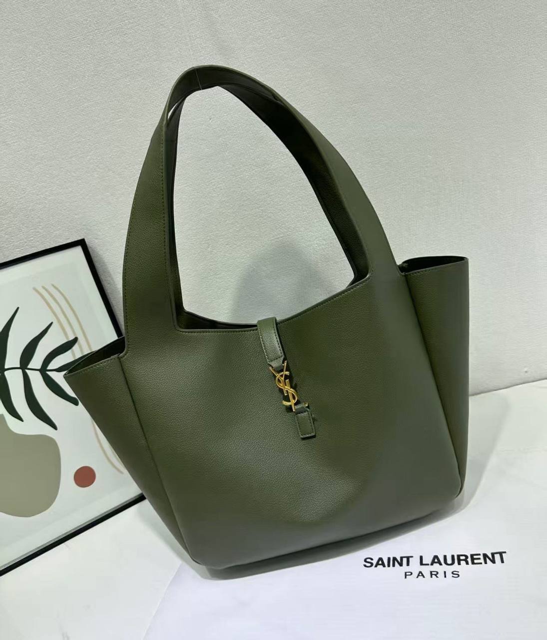 YSL 
NEW CAME GOOD QUALITY 
115 dhs❤️

Zain39
♥️♥️♥️