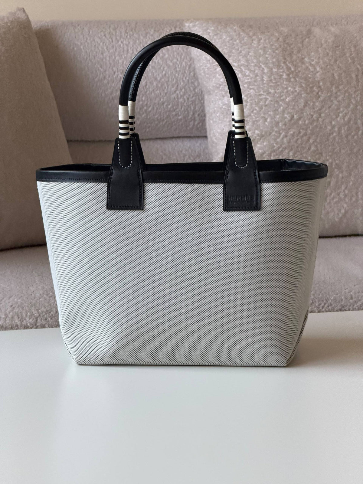 Hërmeš steeple 
25cm💕
master quality😍
with box❤️
450 dhs🇦🇪🇦🇪

Zain52
♥️♥️♥️