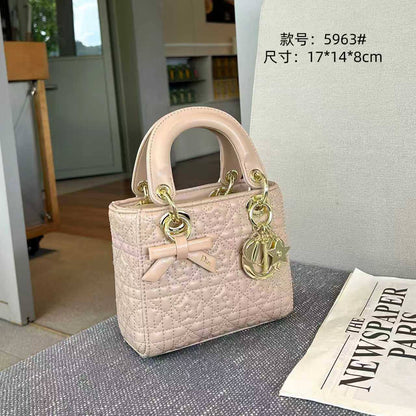 Dior
130 dhs✅✅

Zain158
♥️♥️♥️