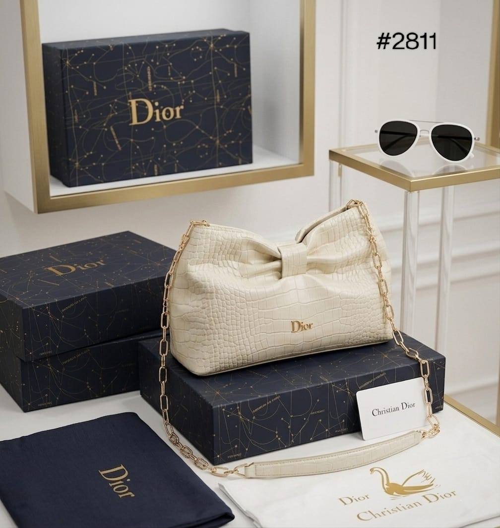 DiOR ʙᴏᴡ ʙᴀɢ
ʟᴀᴍʙsᴋɪɴ ʟᴇᴀᴛʜᴇʀ ᴍᴀᴛᴇʀɪᴀʟ
ɢᴏʟᴅ ᴄʜᴀɪɴ ʜᴀʀᴅᴡᴀʀᴇ
sɪᴢᴇ: 25 cm
ᴡɪᴛʜ BOX
🎁🎁🎁

95 dhs✅

Zain31
♥️♥️♥️