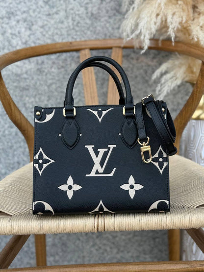LV
25cm
340 dhs✅
Top quality 
With box🎁

Zain167
♥️♥️♥️
