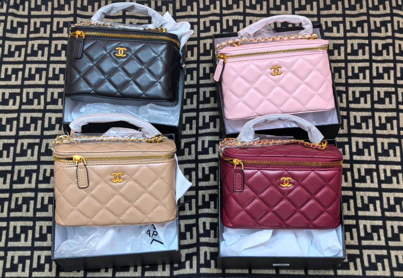 Chanel
100 dhs✅
With box

Zain219
♥️♥️♥️