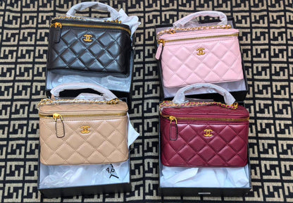 Chanel
100 dhs✅
With box

Zain219
♥️♥️♥️
